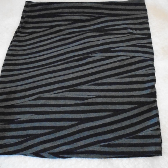 Kenar gray and black stripe knit skirt size 6 - Picture 1 of 5